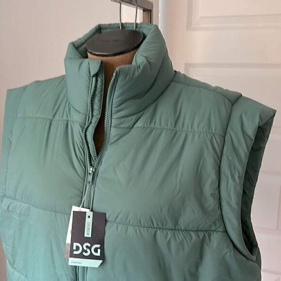 DSG teal Sage green oversized puffer vest size M/L NEW - Picture 3 of 8